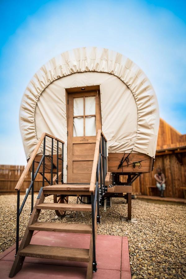 The Big Texan - Cabins And Wagons أماريلو المظهر الخارجي الصورة