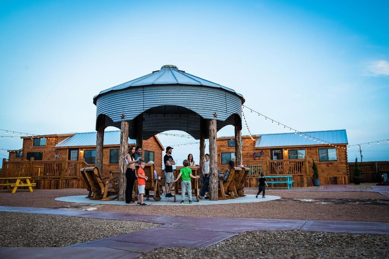 The Big Texan - Cabins And Wagons أماريلو المظهر الخارجي الصورة