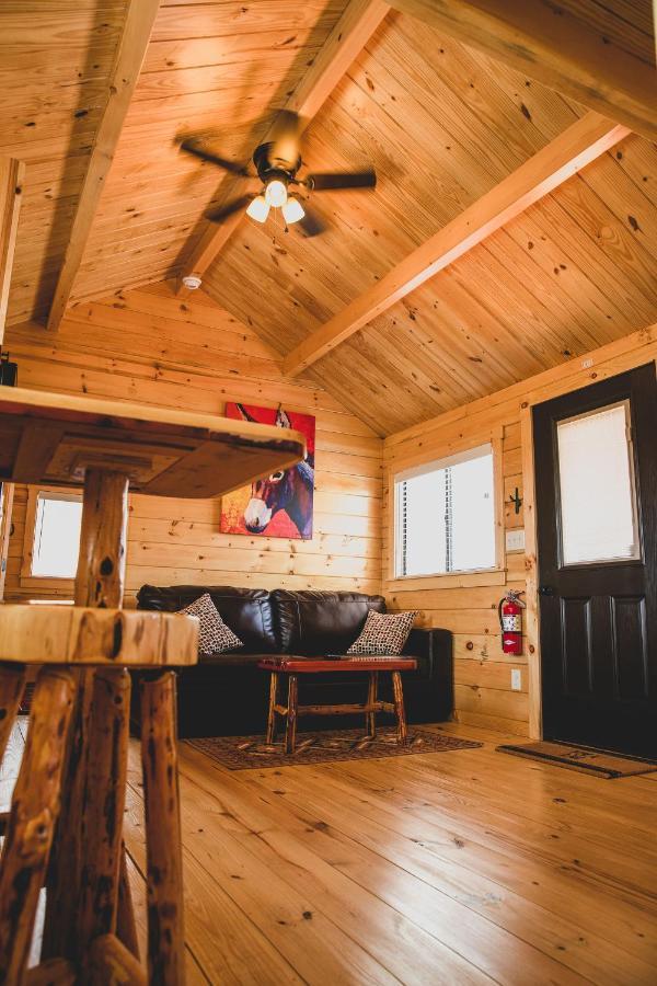The Big Texan - Cabins And Wagons أماريلو المظهر الخارجي الصورة