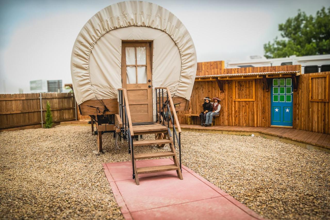 The Big Texan - Cabins And Wagons أماريلو المظهر الخارجي الصورة