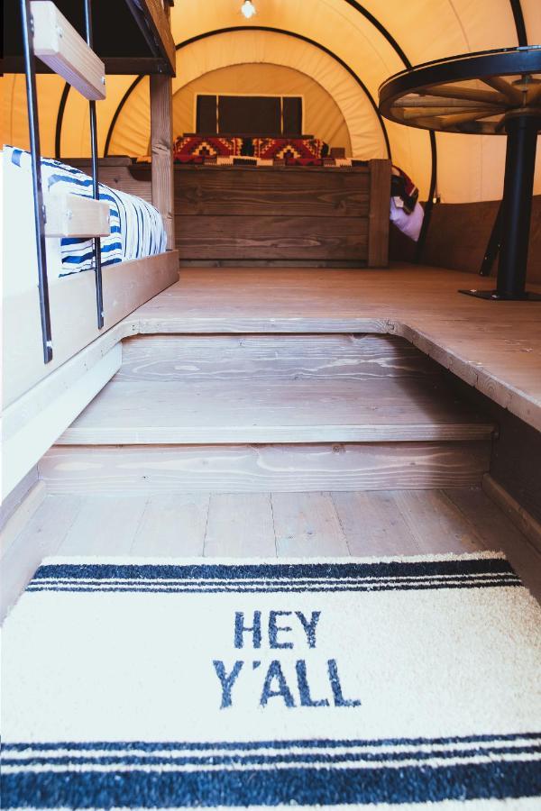 The Big Texan - Cabins And Wagons أماريلو المظهر الخارجي الصورة