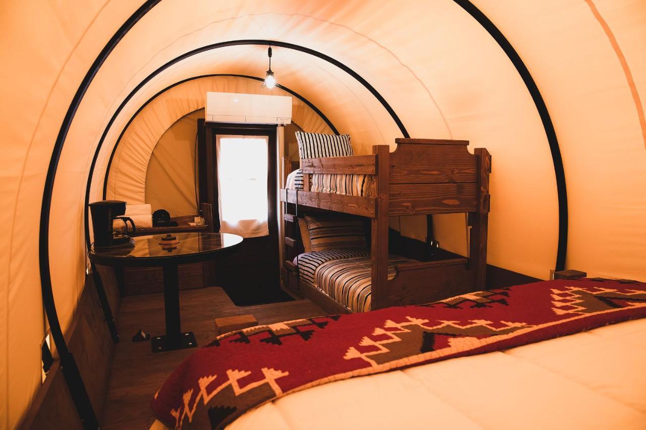The Big Texan - Cabins And Wagons أماريلو المظهر الخارجي الصورة