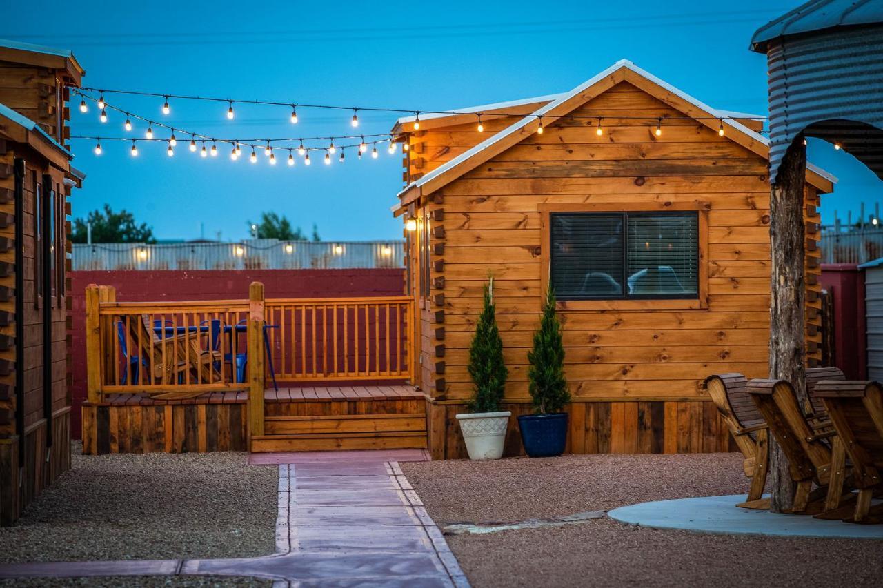 The Big Texan - Cabins And Wagons أماريلو المظهر الخارجي الصورة