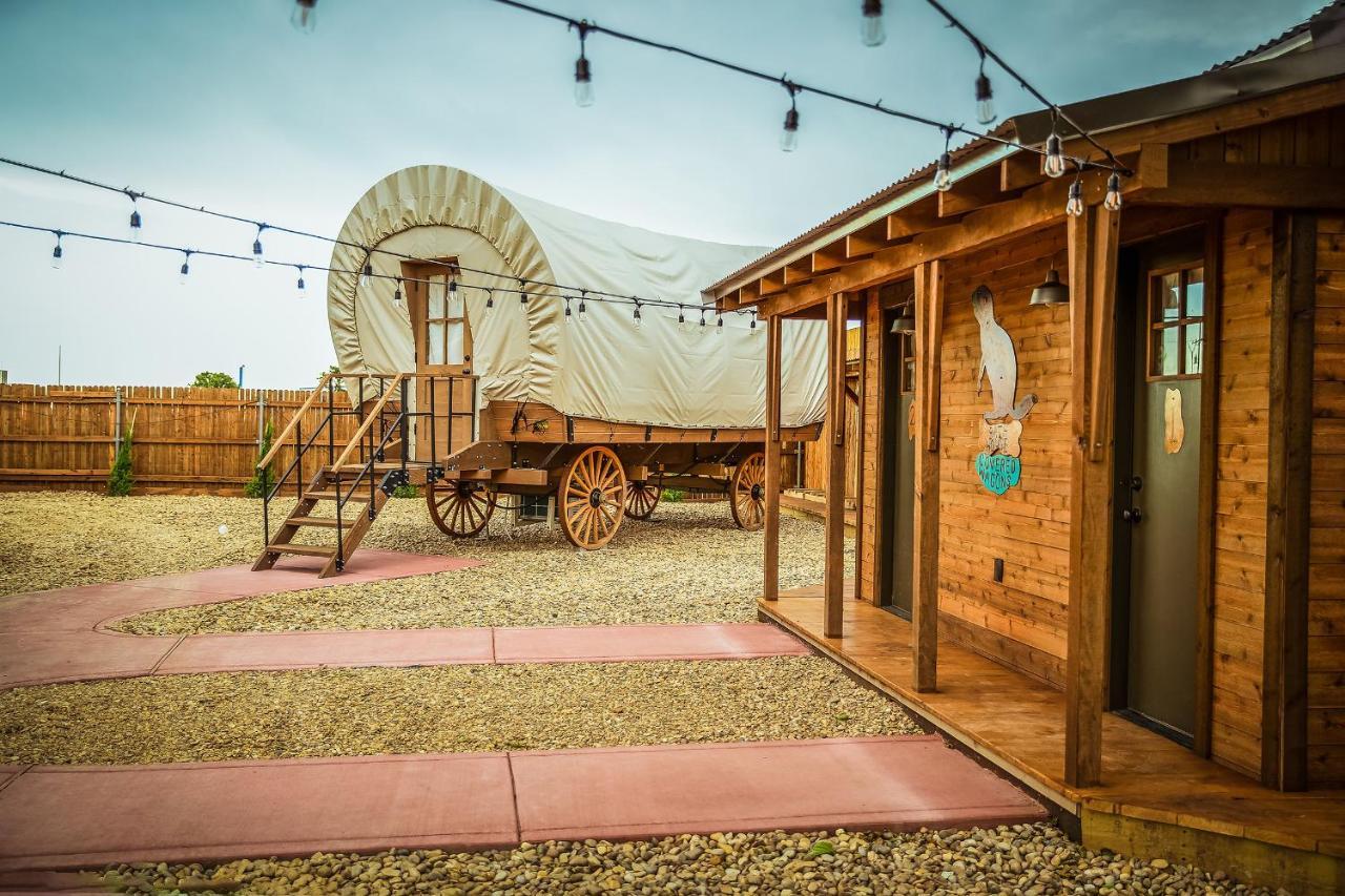 The Big Texan - Cabins And Wagons أماريلو المظهر الخارجي الصورة