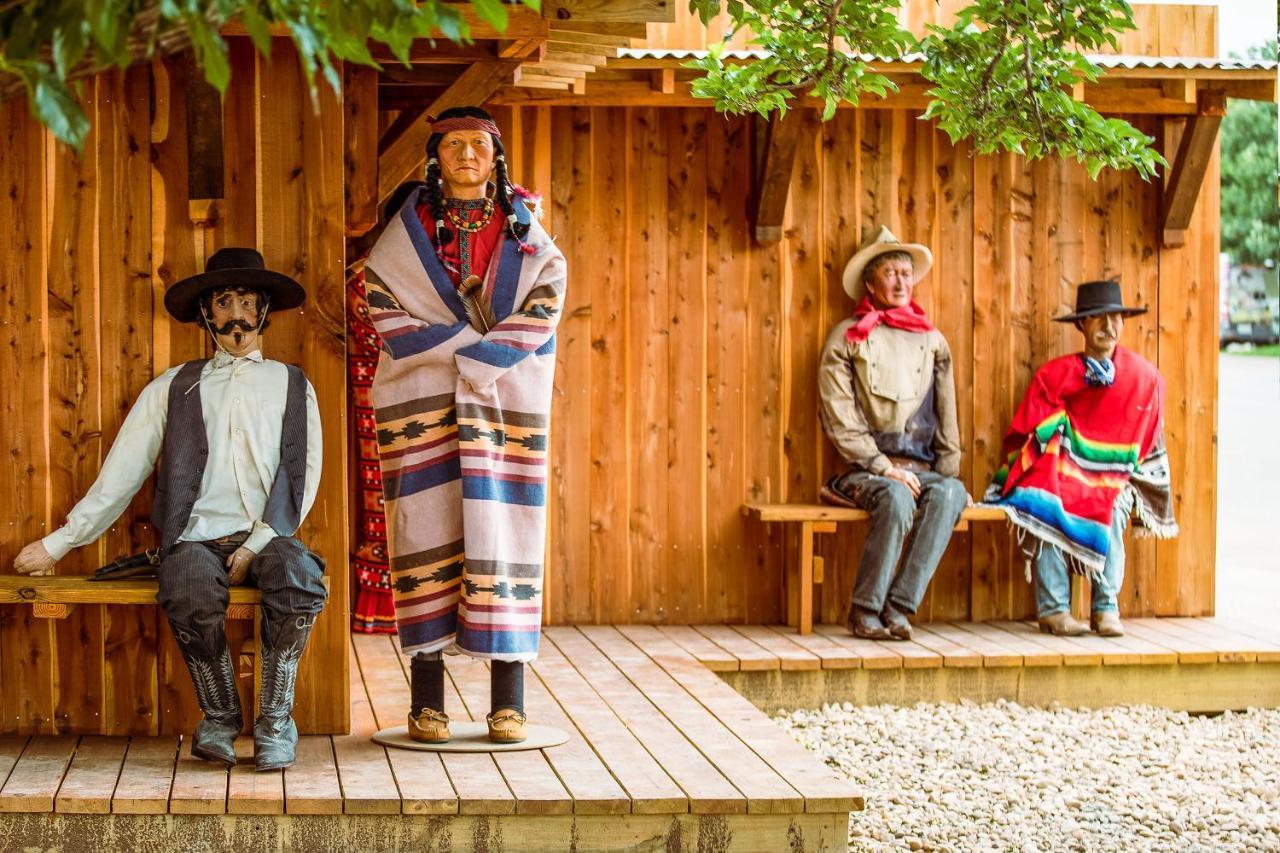 The Big Texan - Cabins And Wagons أماريلو المظهر الخارجي الصورة
